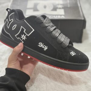 dc-court-graffik-negra